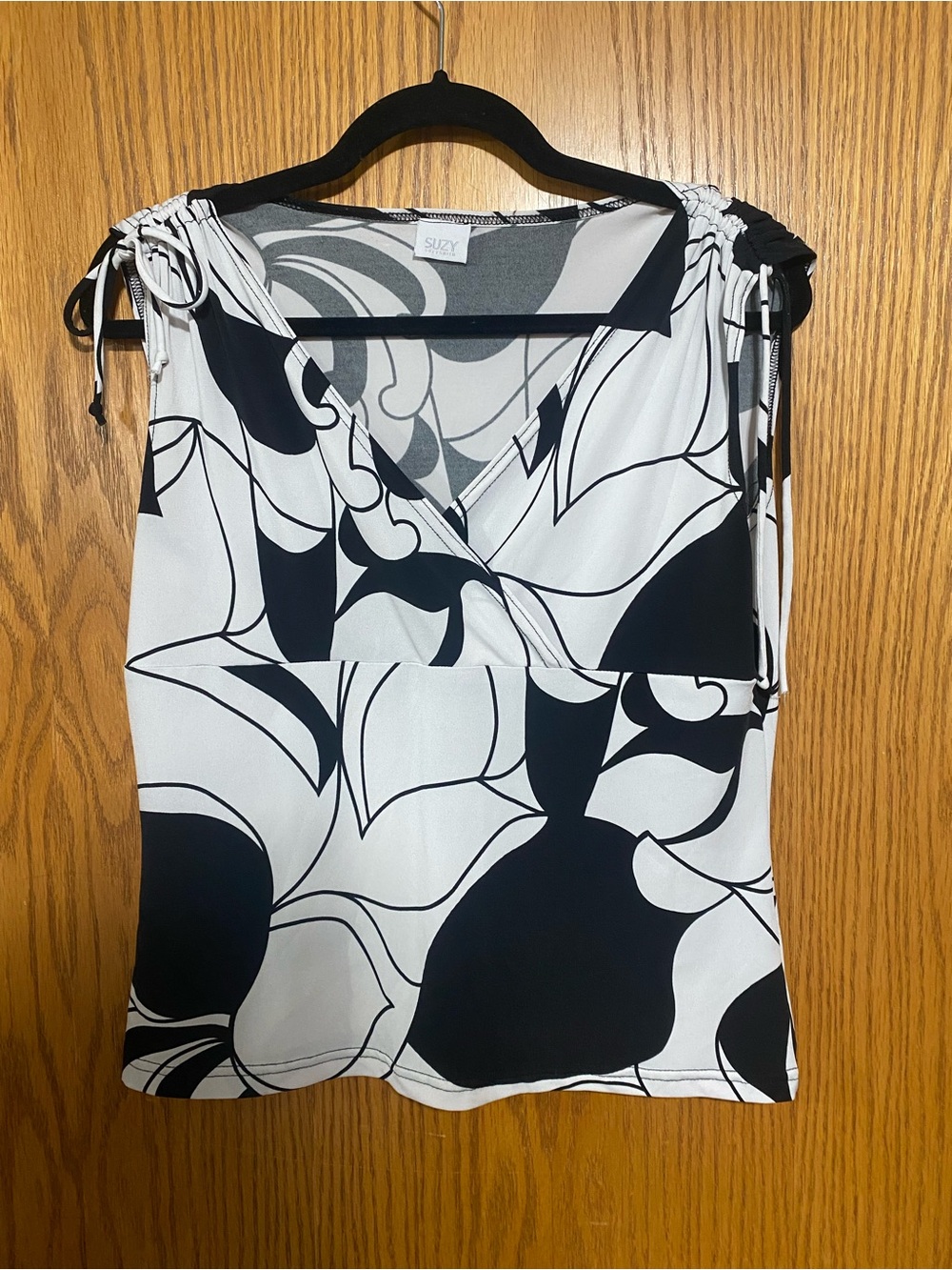 Black & White Abstract Print Sleeveless Top